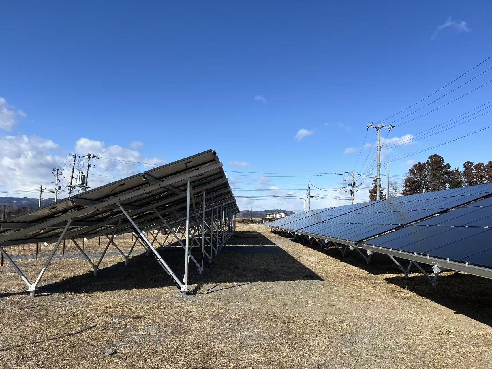 Chất liệu của khung nối đất năng lượng mặt trời