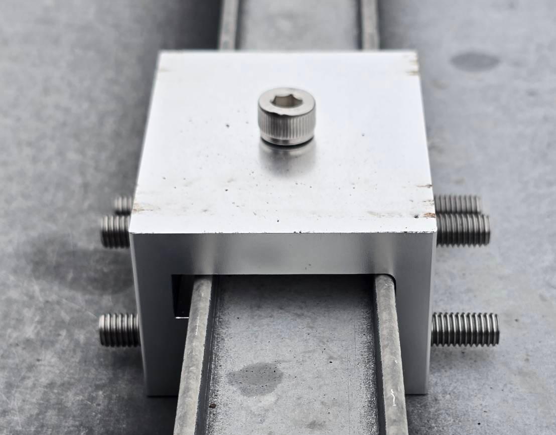 Phù hợp hoàn hảo cho mái nhà của bạn: Khóa kẹp mái nhà MỚI của chúng tôi đang được sản xuất!