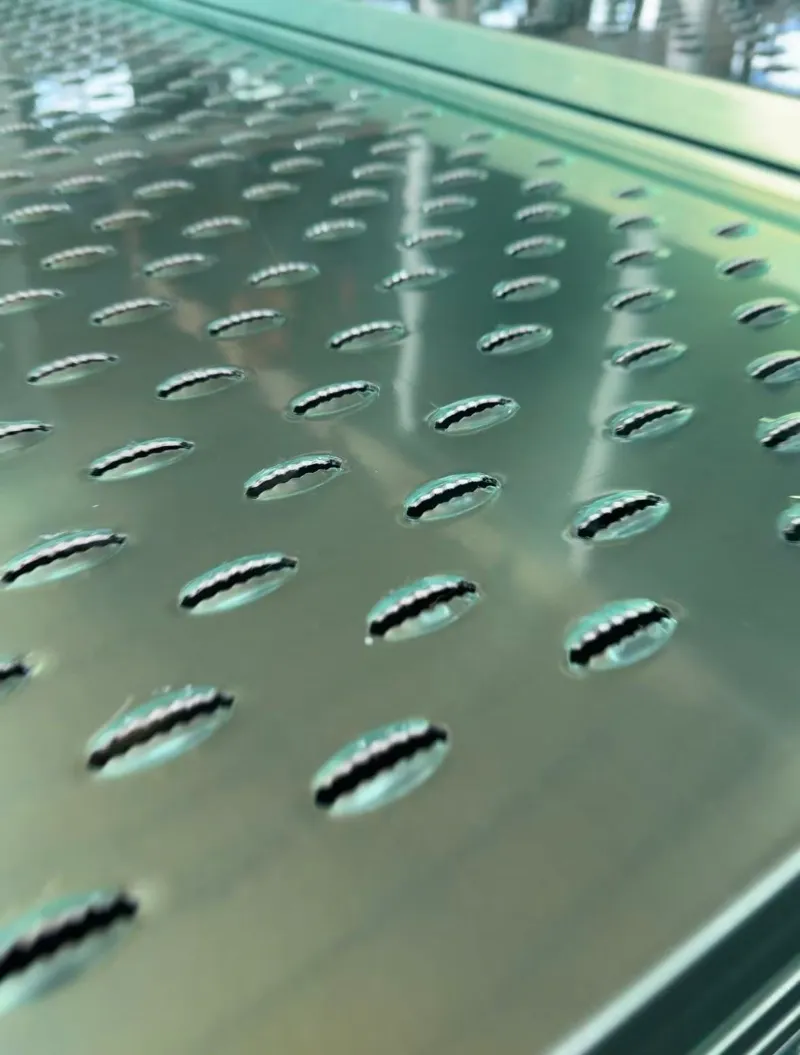 Lối đi trên mái nhà bằng nhôm Grip Strut
