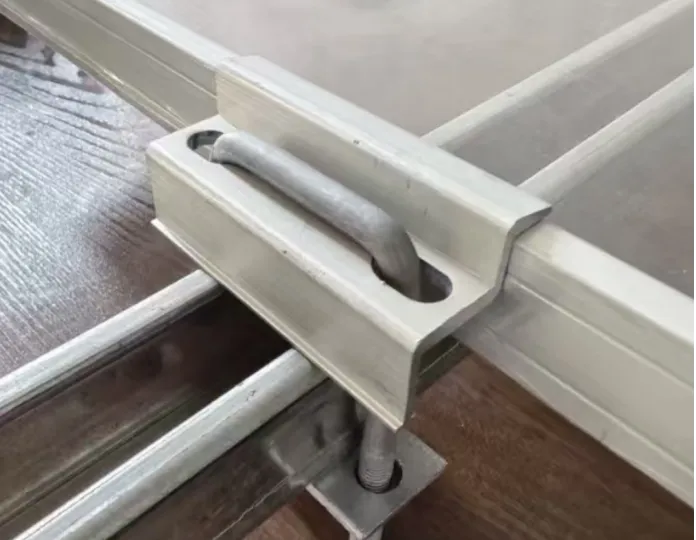 Kẹp giữa và cuối năng lượng mặt trời hai lỗ